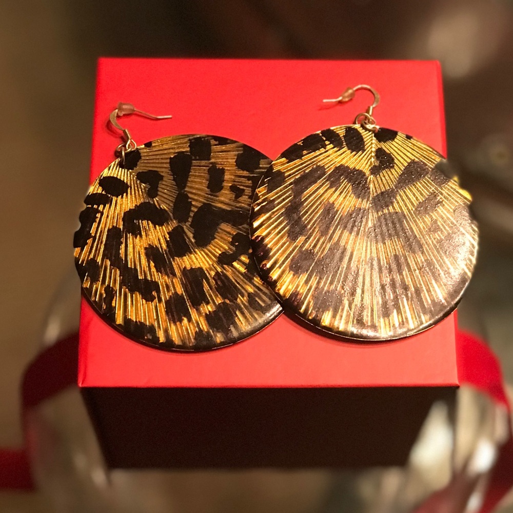 Leopard circle earrings
